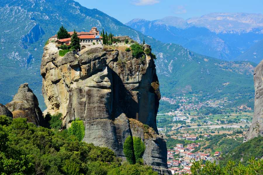 2-Days Delphi - Meteora - Holidays2Greece.org